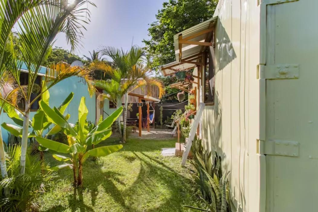 Container House Cahuita Hotel Exterior photo